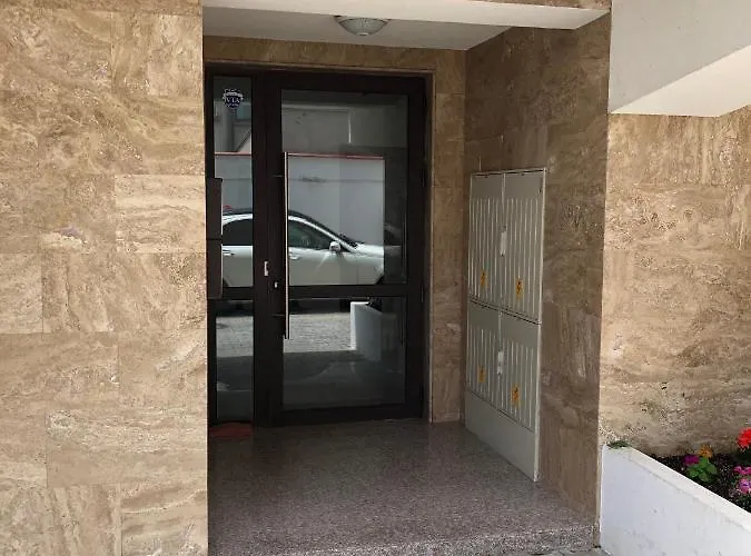 Sunny Shore * 布尔加斯